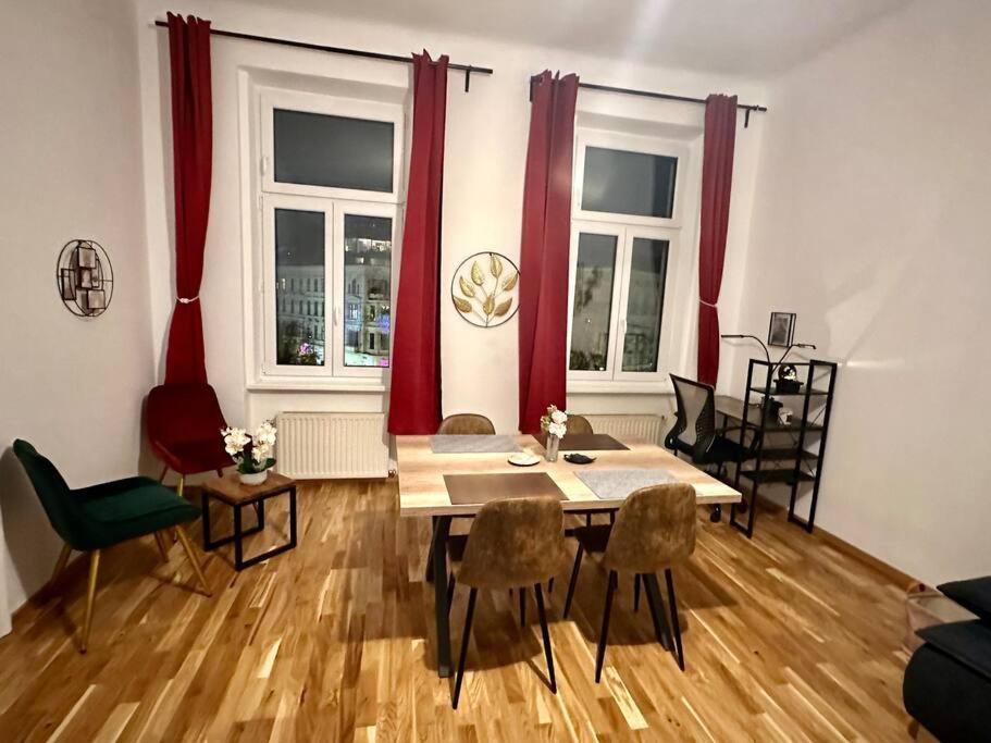Klimatisierter Wiener Altbauflair Im Zentrum Wiens Екстериор снимка